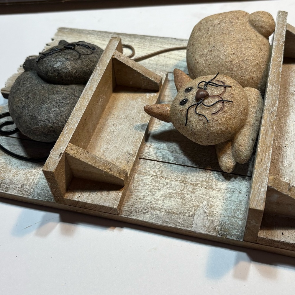 River Stone Cats On. Wall Shelf decor - Picture 7 of 9